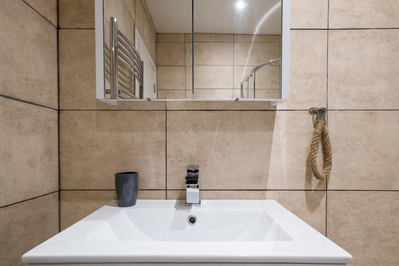 Modern With Sea Views, Steps From & The Royal Pavilion Apartment