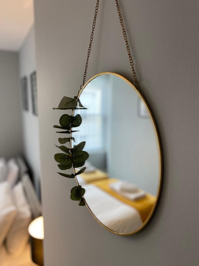 Modern With Sea Views, Steps From & The Royal Pavilion Apartment