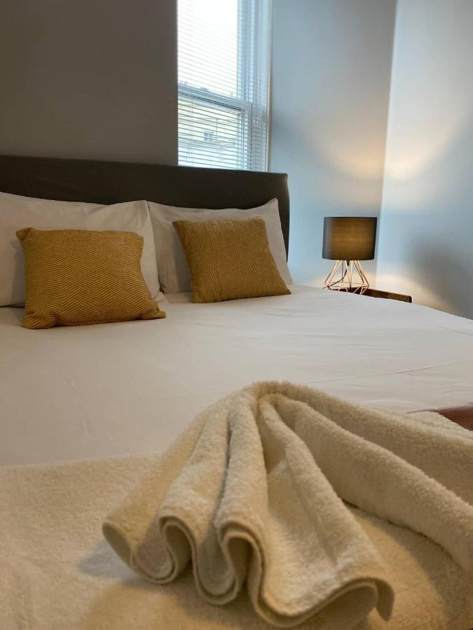 Modern With Sea Views, Steps From & The Royal Pavilion Apartment *