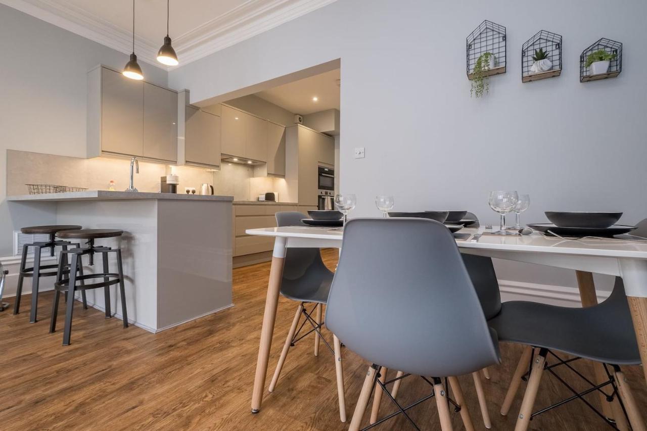 Modern With Sea Views, Steps From & The Royal Pavilion Apartment *