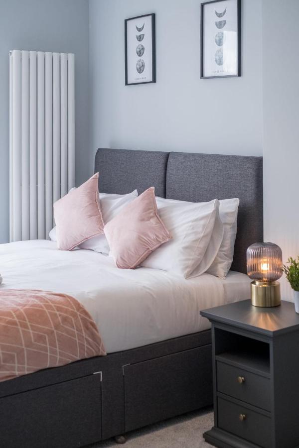Modern With Sea Views, Steps From & The Royal Pavilion Apartment *
