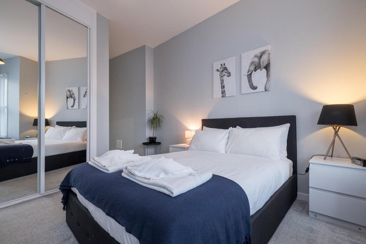 Modern With Sea Views, Steps From & The Royal Pavilion Apartment *