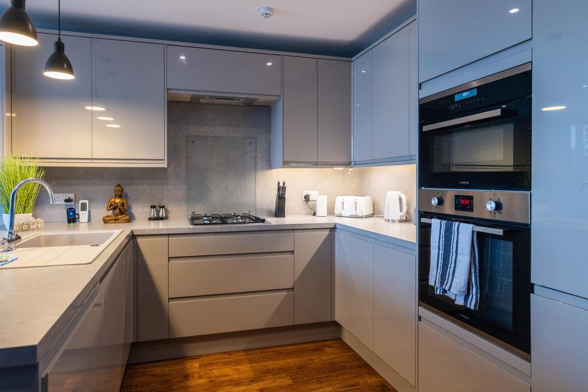 Apartment Modern With Sea Views, Steps From & The Royal Pavilion