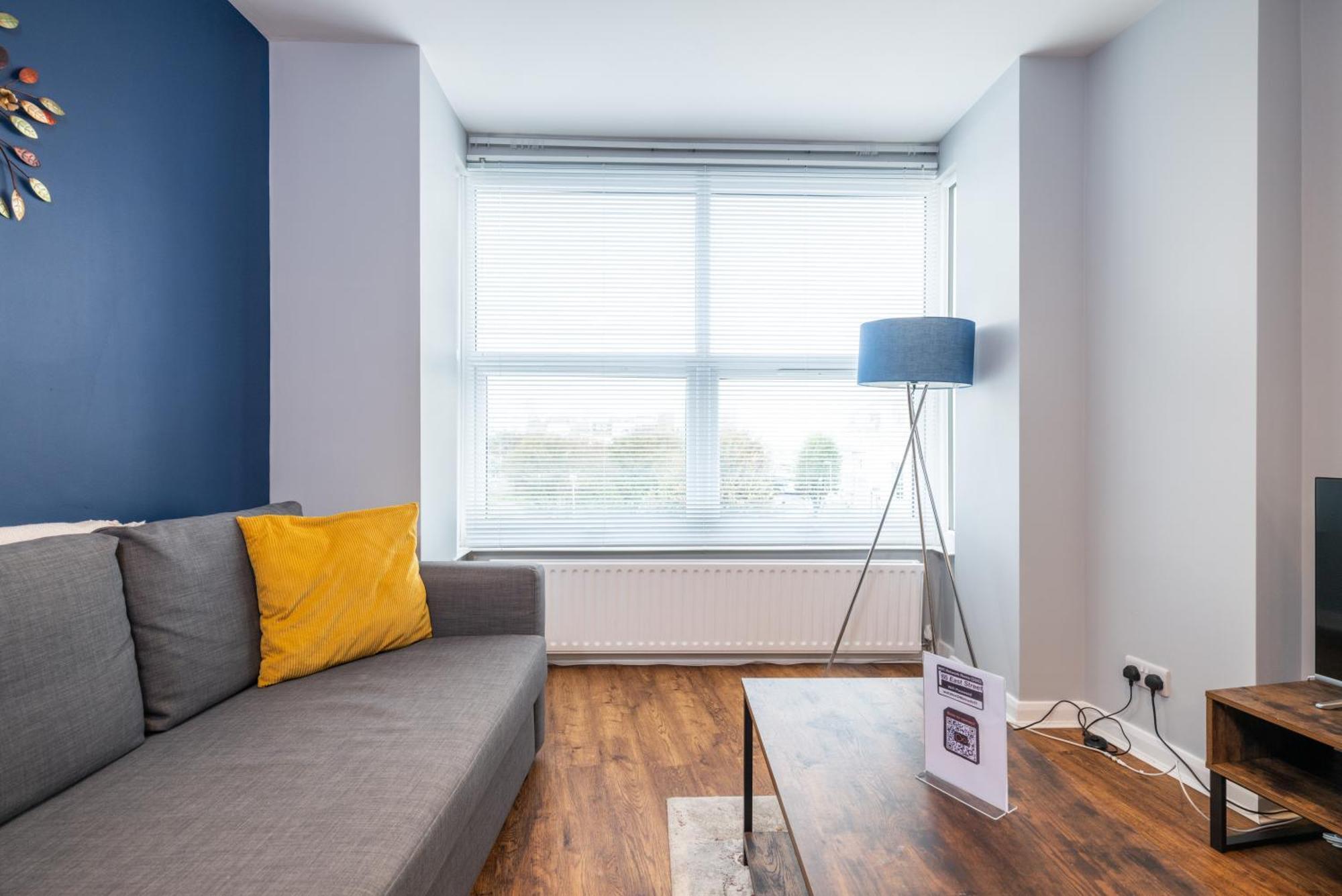 Modern With Sea Views, Steps From & The Royal Pavilion Apartment *